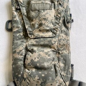 CamelBak Maximum Gear Hydration Pack Backpack Green and Tan Camo